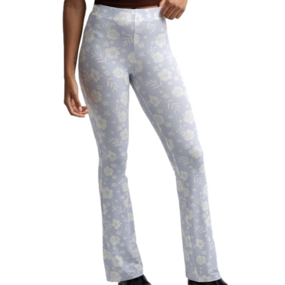 NWT RSQ Purple Hibiscus Floral Flare Pull on Pants - Picture 2 of 15